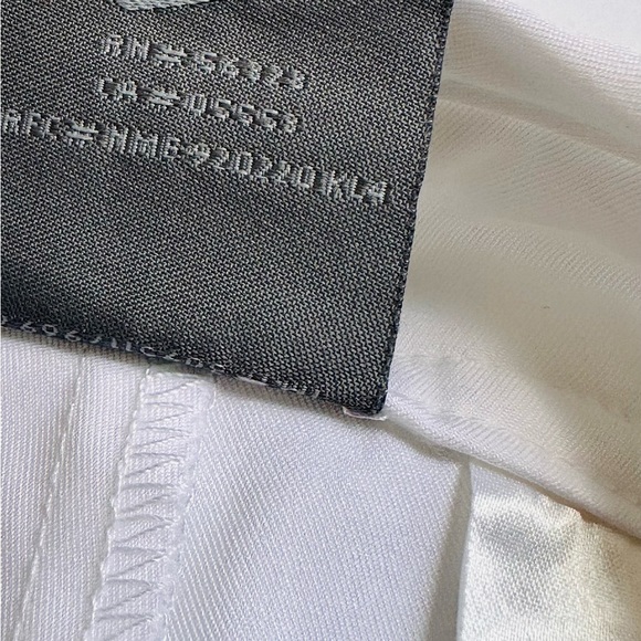 Nike Women's Cropped Pants Size Medium White With Bottom Stripes Capris - Picture 11 of 15